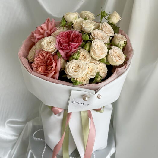Яркий весенний букет роз💐