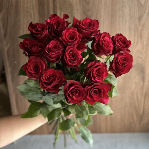 Красные розы 15 шт