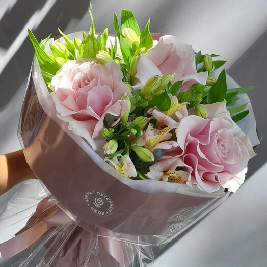 Авторский букет из премиальных роз Пинк Мондиаль и альстромерий (Авторские букеты)  Роза Эквадор Пинк [SKU А9.М9-9.41-1]