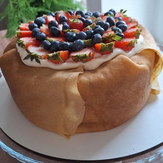 Блинный торт с клубникой