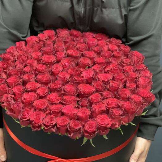 Букет из 101 крупной красной розы в чёрной коробке