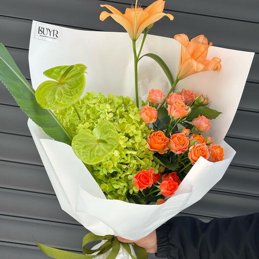 Букет весна : лилия, гортензия стабилизированная, кустовая роза, анториум