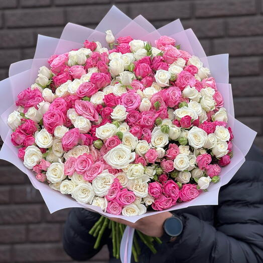 Букет из кустовых роз