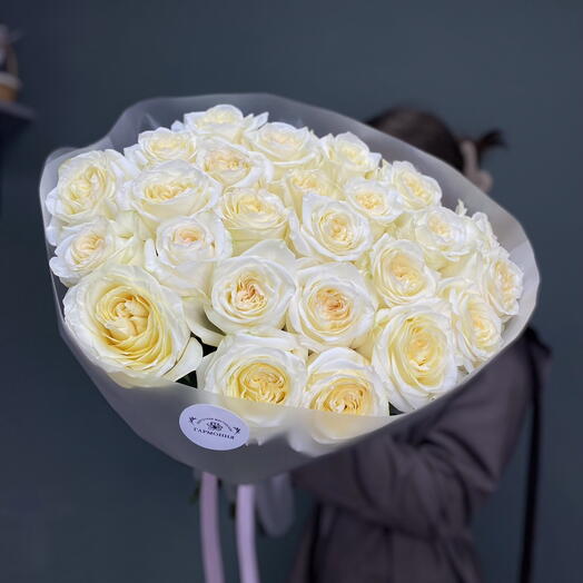 25 белых эквадорских роз