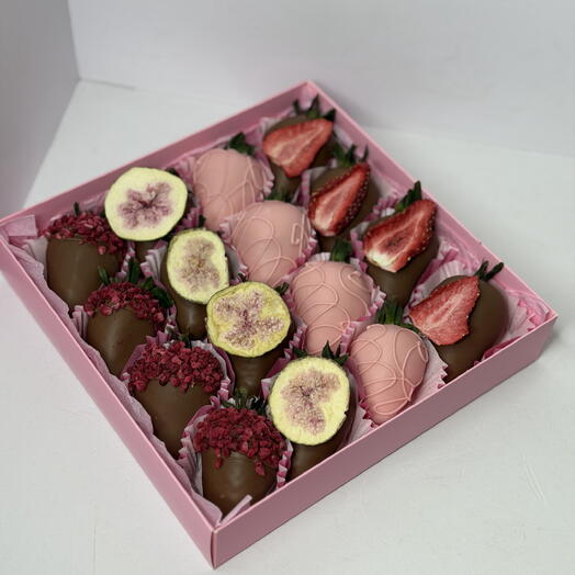 Клубника в шоколаде «pink box»