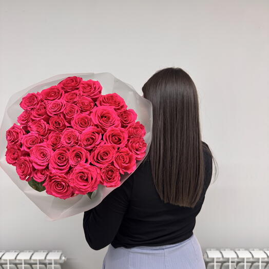 35 розовых роз