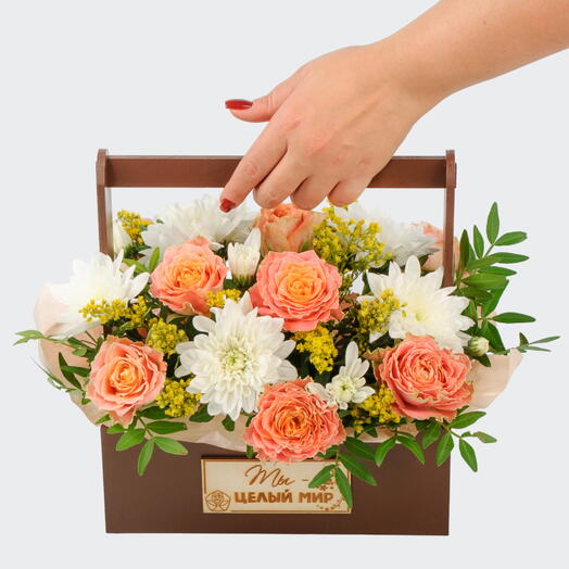 🌼🌼Композиция из коралловых роз, кустовой хризантемой и зеленью🌼🌼