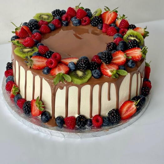 Шоколадный drip торт с ягодами 🍓🍫