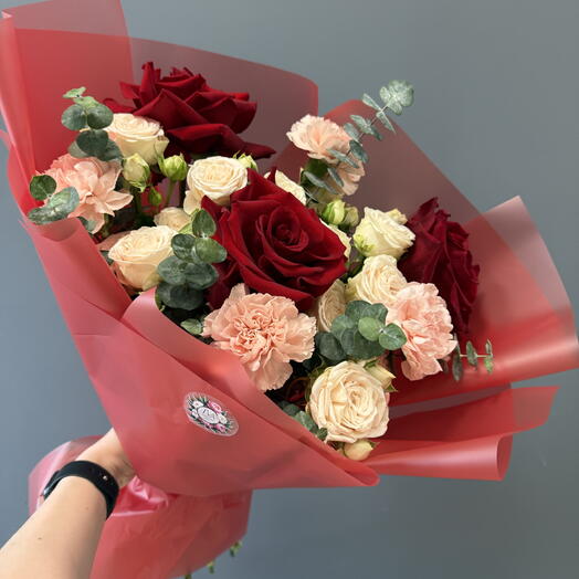 Объемный букет с красными розами «Страсть» 🌹