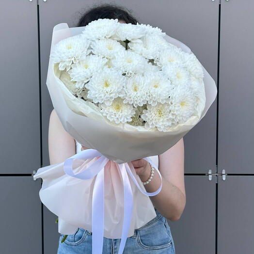Букет из 5 белых кустовых хризантем