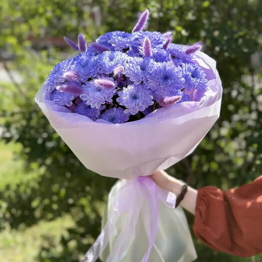 Букет из хризантем и лагуруса