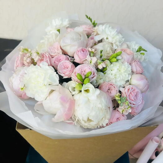 Розовые пионы и Матиолла