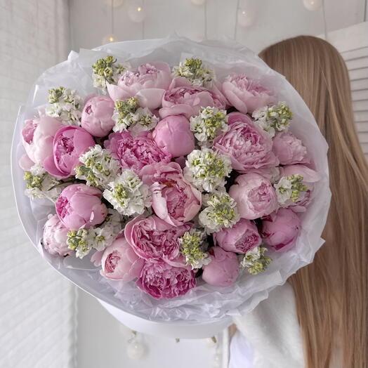 Дофаминовый букет: белая ароматная маттиола и пионы🌸Размер L