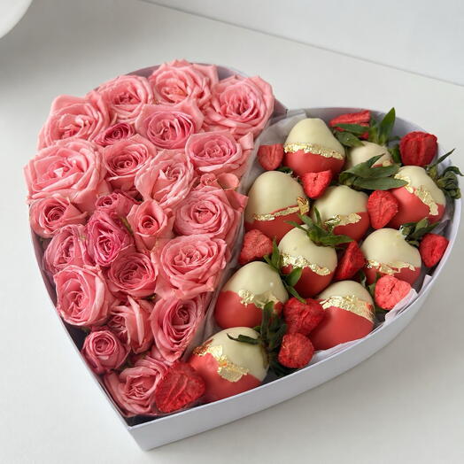 Blush Roses   Chocolate-Covered Strawberries Heart Box