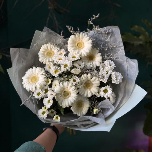 Букет с минигерберами и сантини