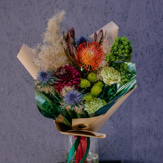 Экзотический зелёный букет с нутаном и хризантемами