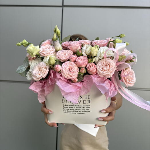 Композиция из кустовых пионовидных роз сорта Модам бомбастик🌸🌸с ароматным эвкалиптом 💐💞