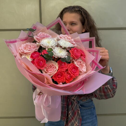 Дофаминовый нежно розовый букет с розами + сладкий подарок 🎁