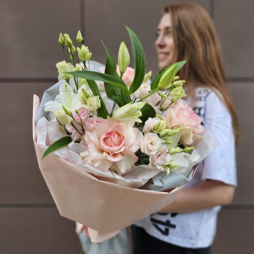 Букет Париж с эустомой ,ажурными розами