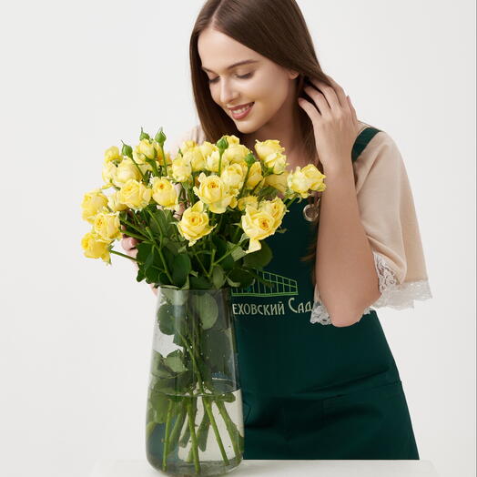 Пачка кустовых роз "Елоу Баблз" 50см (10 шт)