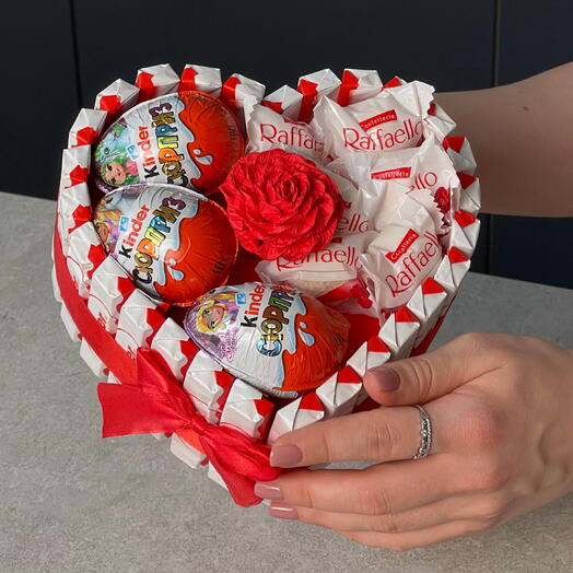 Подарочный набор торт Kinder с розой