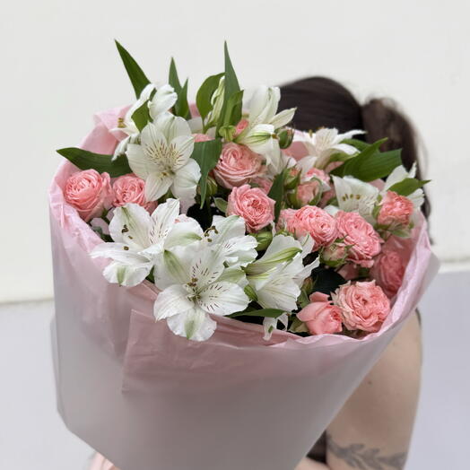 Муза🌷Авторский букет с кустовыми розами и альстромерией