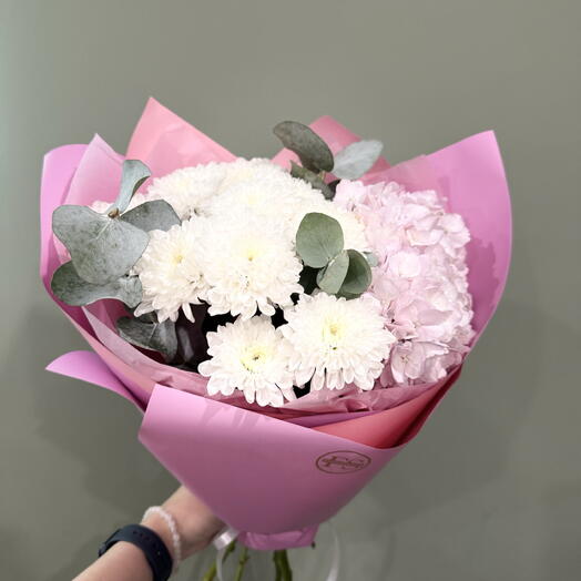 букет из кустовой хризантемы и гортензии