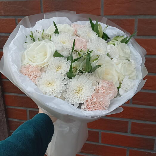 Букет с розой, хризантемой, диантусом