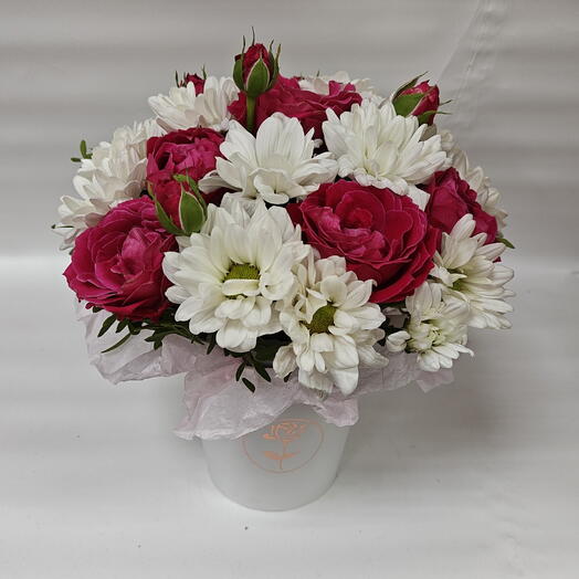 Нежная композиция с кустовой розой