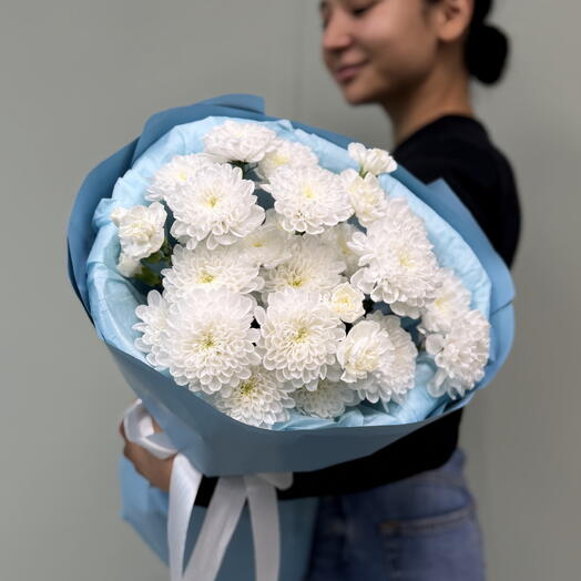 🌸 «Пышная нежность: букет из кустовых хризантем»