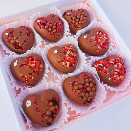 Chocolate heart complement made of milk chocolate