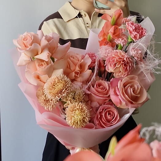 Яркий букет с розами и астрами🌹