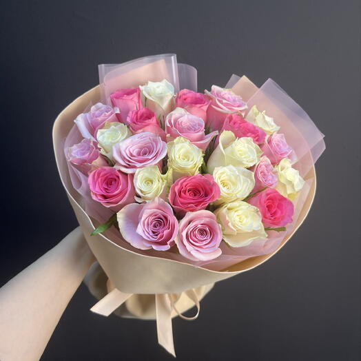 Нежный микс из 25 кенийских роз