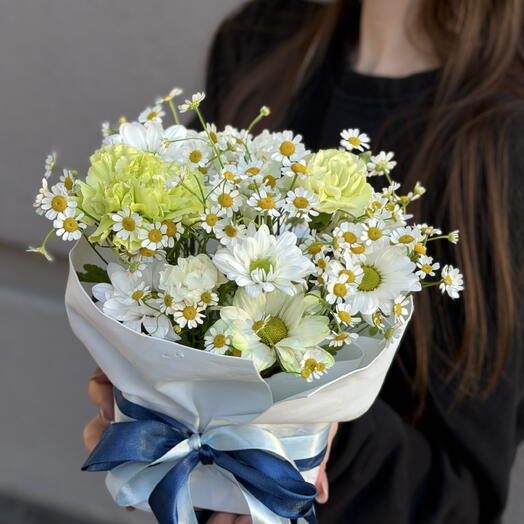 Легкая стильная 💚композиция для подарка😍🌿 с трендовыми ромашками 🌼
