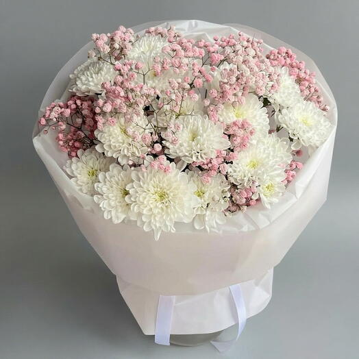 Нежный розовый букет с хризантемой и гипсофилой 💕