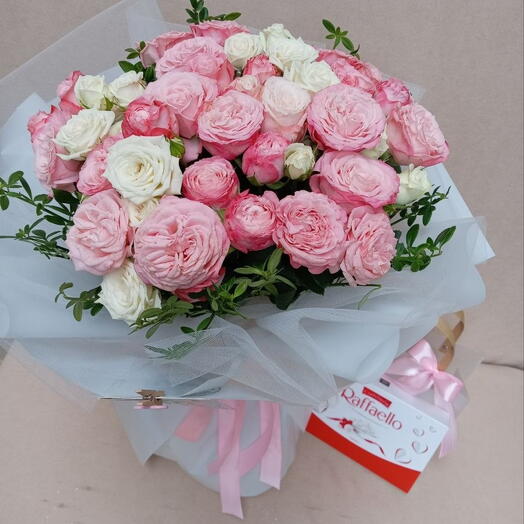 15 mix spray roses with Raffaello