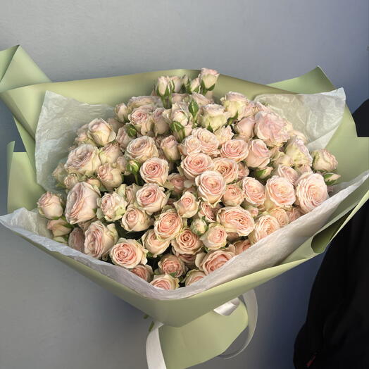 35 нежных кустовых роз