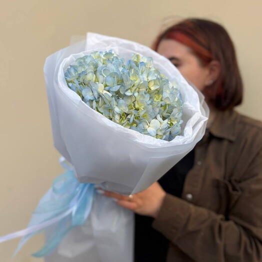 Букет из голубой гортензии
