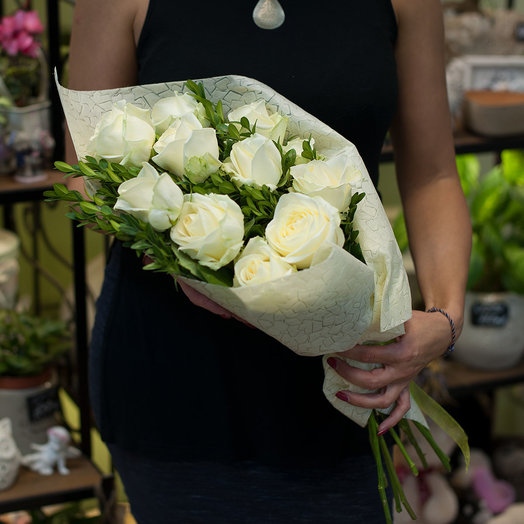 Bouquet of 11 white roses