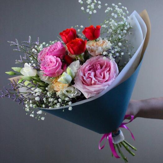Sharm with peony rose, spray roses and babys breath