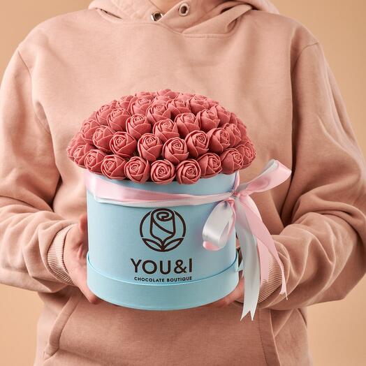 55 шоколадных кустовых роз в коробке You and i