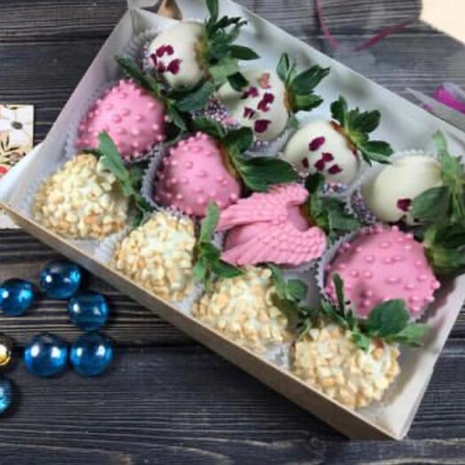 Set of chocolate-covered strawberries "Strings of the soul"