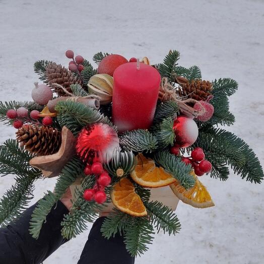 Композиция в ящике со свечами