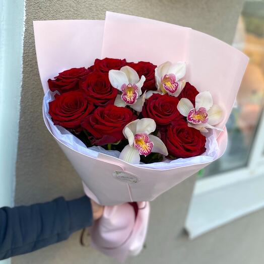 Beautiful bouquet with lush roses