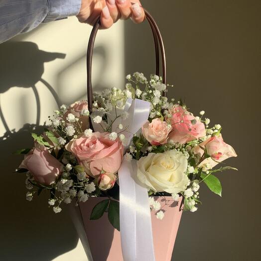 Flores en una Caja con un arbusto de rosa