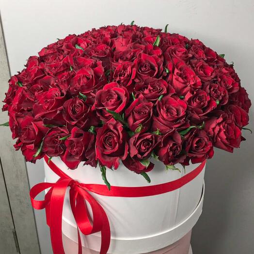 101 roses in a box