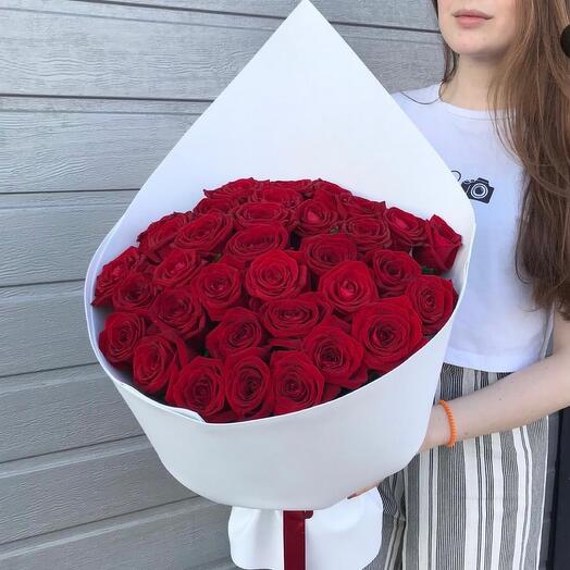 35 алых роз 🌹