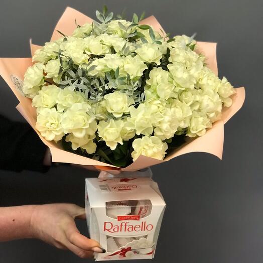 Bouquet of roses and Rafaelo