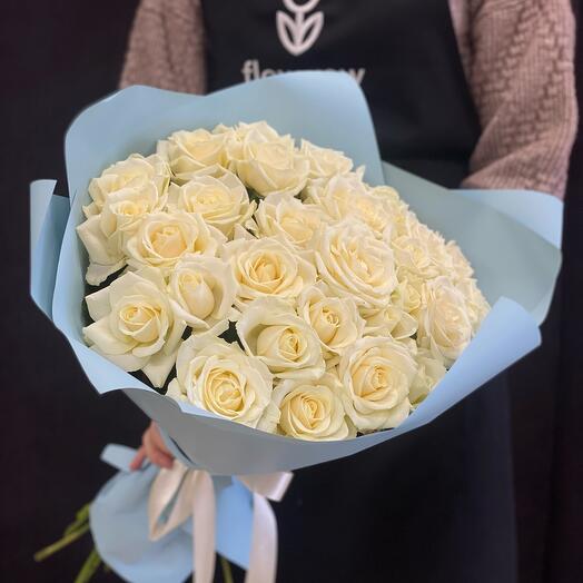 Bouquet of white roses