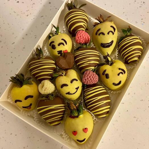 Chocolate covered strawberries emoticons